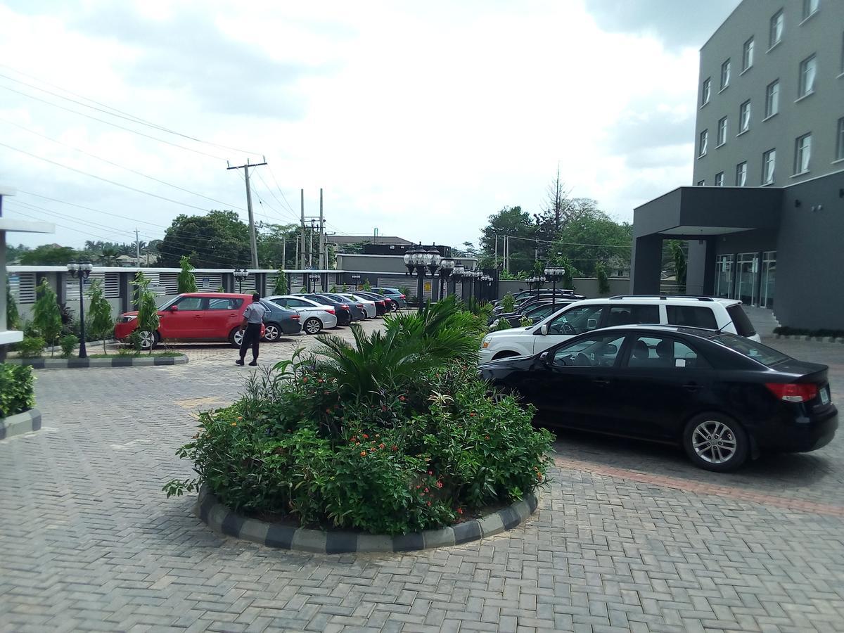 Hotel Golden Tulip Ibadán Exterior foto